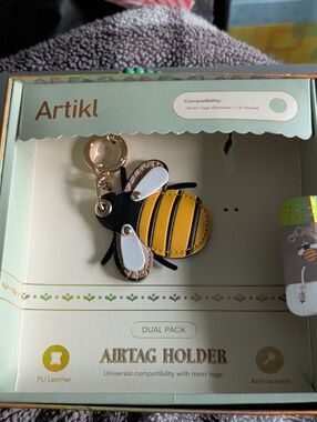 Artikl Bee AirTag Holder Keychain